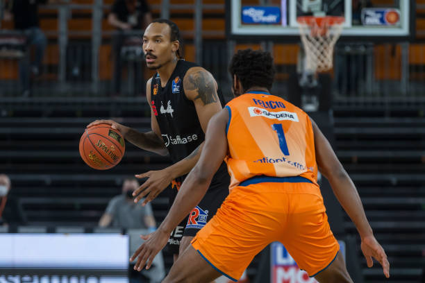 承担的多重 承担的多重