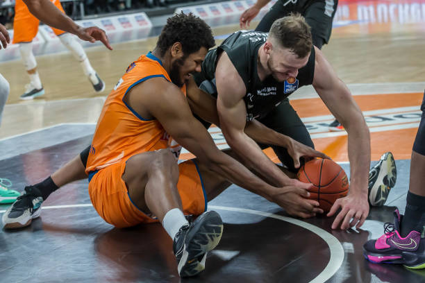 牢牢抓住了 牢牢抓住了