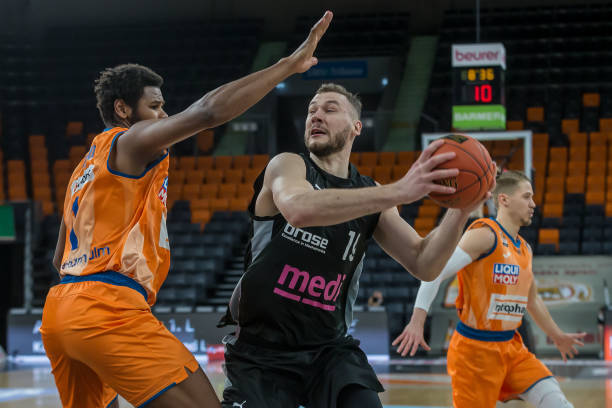 都伴随着激 都伴随着激